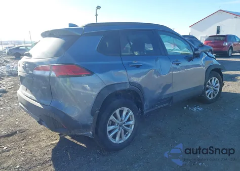 2022 Toyota Corolla Cross Le z USA, uszkodzony, nr VIN 7MUCAABG5NV021379